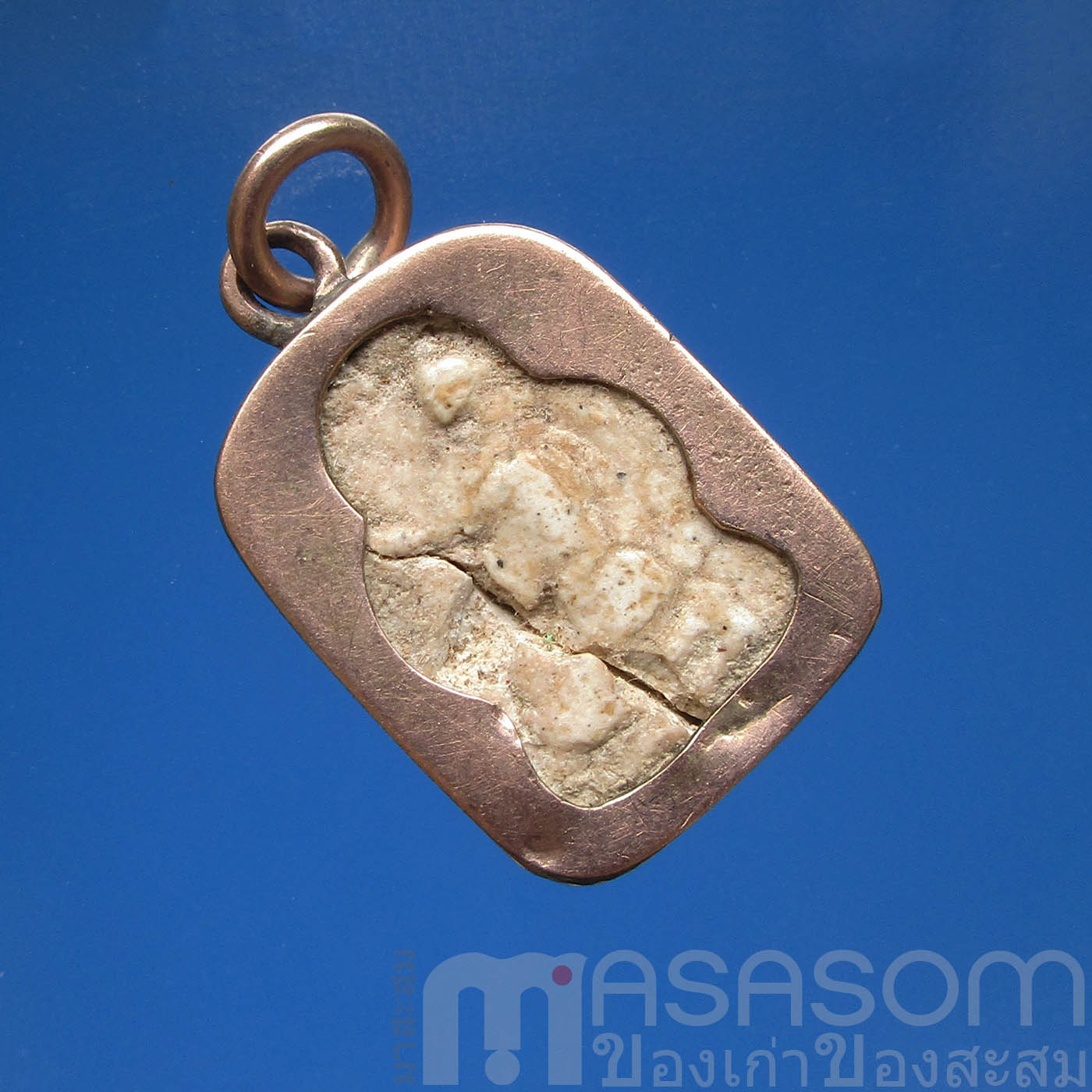 พระเนื้อผงเลี่ยมนาก