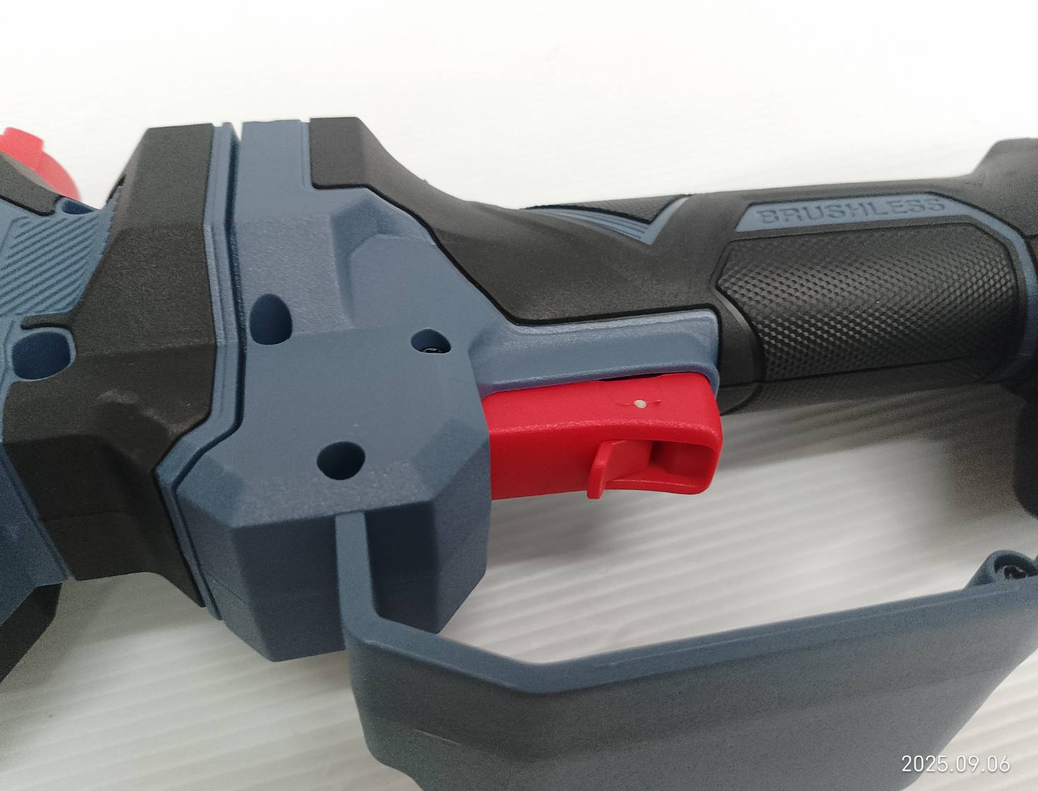 MASARU เลื่อยโซ่แบตเตอรี่20V 11.5" SCS-435 ด้ามยืดยาวได้ 1 เมตร