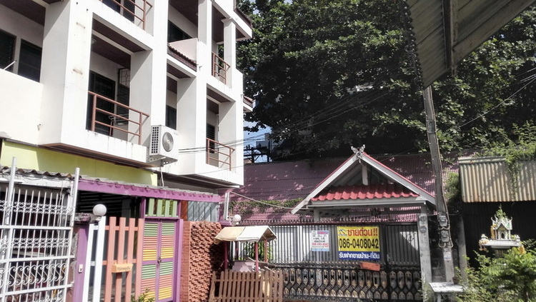 🚩H588 vายที่ดินพร้อมสิ่งปลูกสร้าง 194 ตร.วา อยู่ติดกับมหาวิทยาลัยธุรกิจบัณฑิต ถนนประชาชื่น พร้อมทาวน์เฮ้าส์ 3ชั้น 3หลัง เหมาะทำธุรกิจ