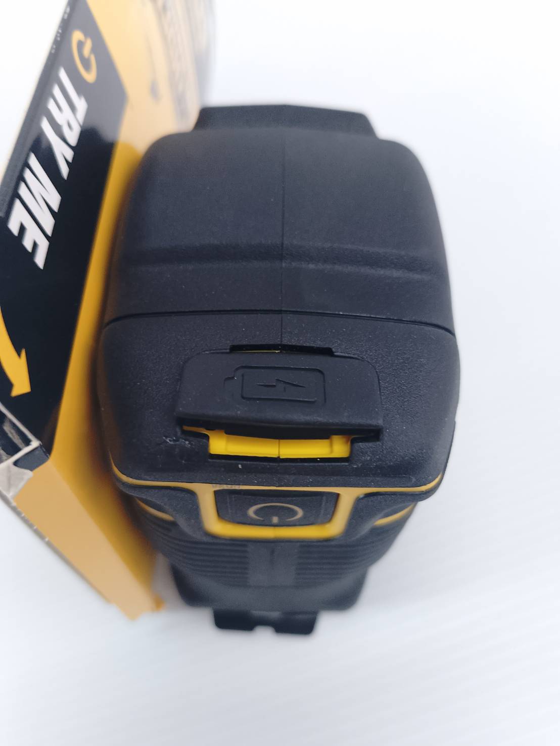 ตลับเมตร8เมตร DWHT35268S DEWALT (มีไฟLED)