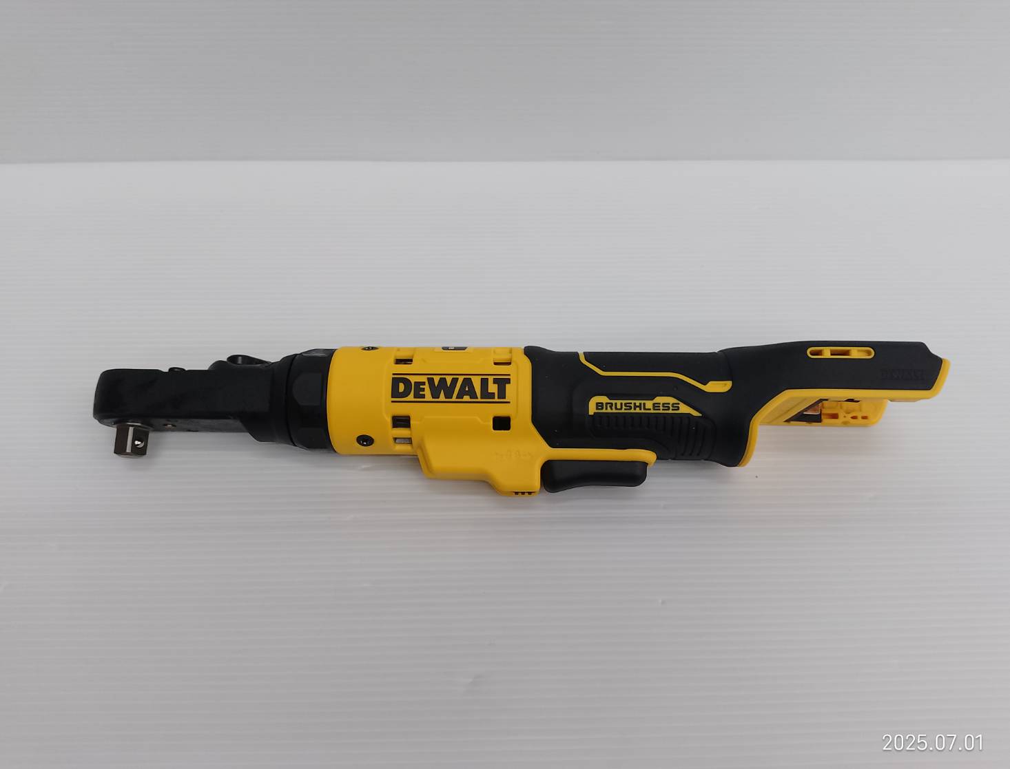 DEWALT ประแจบล็อก1/4-3/8 นิ้ว 12V DCF500N-XJ ด้ามสั้น (ตัวเปล่า)