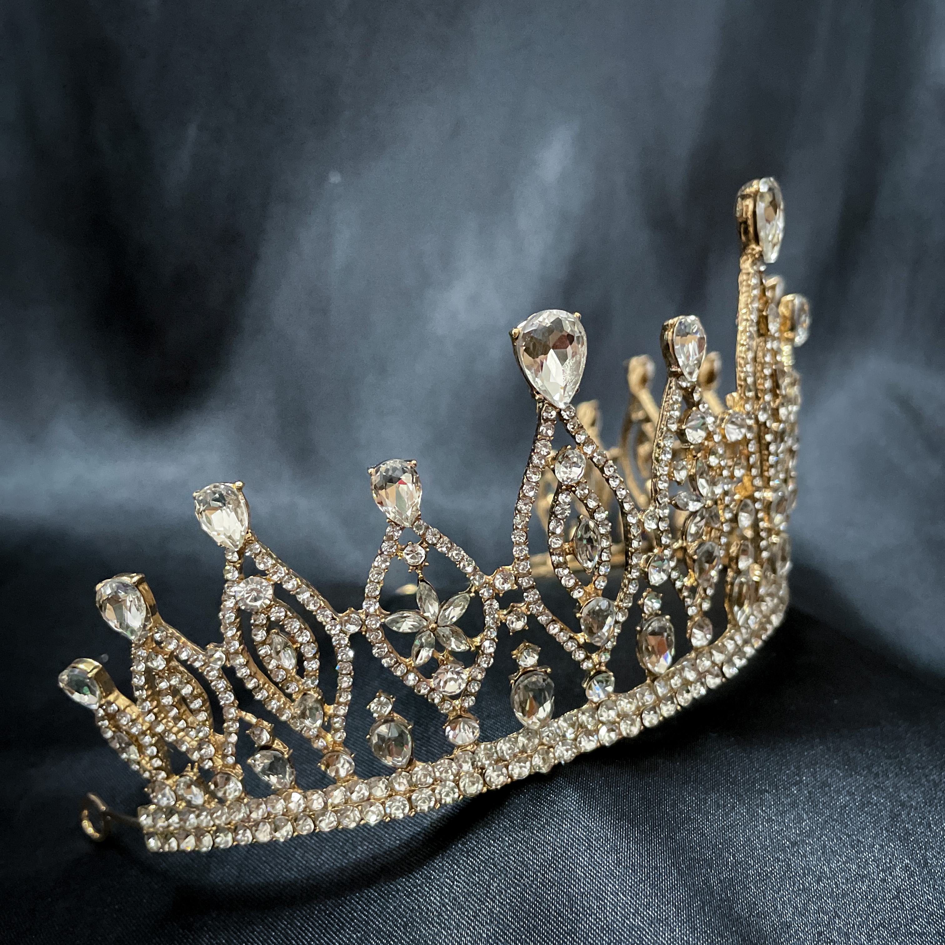 (พร้อมส่ง) เทียร่า 015 สีทอง มงกุฎนางงาม มงกุฎประกวด เทียร่าเจ้าสาว งานสวย ปราณีต QCเพชรทุกเม็ด สินค้าพร้อมส่งจากไทย