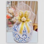 โถรับไหว้ ลายคราม ขนาด 5 นิ้ว แพคผ้าลายทองพร้อมโบว์หรู