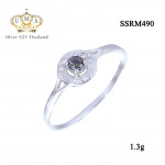 แหวนทองคำขาว ประดับเพชร CZ แหวนทรงกลม ประดับพลอยกลมเหลี่ยมเกสรสีรุ้ง ล้อมรอบฝังเพชรกลมขาว เปล่งประกายเจิดจรัส แวววับงามจับใจ