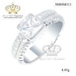 แหวนเงิน ประดับเพชร CZ แหวนเพชรทรงสี่เหลี่ยม ก้านแหวนฉลุร่องรอบวง ดีไซน์น่ารักสุดชิค เพิ่มความคลาสสิค หวานแอบซ่อนเปรี้ยว เรียบหรูดี ใส่ได้ทุกโอกาสเลย