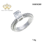 แหวนทองคำขาว ประดับเพชร CZ แหวนทรงสี่เหลี่ยม เพชรเม็ดเดี่ยว ช่วงบ่าเสริมเพชรแถว เพชรเม็ดชูน้ำงามที่เปล่งประกายสุดๆ สุดแสนจะทันสมัยแบบสาวมั่น