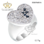 แหวนทองคำขาว ประดับเพชร CZ แหวนทรงหัวใจฝังเพชรแบบจิกไข่ปลา ออกแบบอย่างคลาสสิคหรูหรา ดีไซน์ความสวยระดับไฮโซ สวมใส่ออกงานได้ทุกงาน