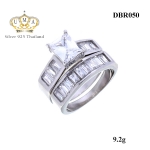 แหวนเพชรคู่ผู้หญิง ประดับเพชรCZ แหวนเพชรทรงสี่เหลี่ยมเม็ดชู คู่กับแหวนแถวเพชรแทปเปอร์ ดีไซน์ใหญ่อลังการเพชรแวว วาว มีตวามหรูหรา 1 set มี 2 วง สามารถใส่ เป็นสแตคแบบคู่ หรือ แยก ใส่ได้ค่ะ