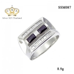 แหวนพลอยผู้ชาย ประดับเพชรCZ ดีไซด์แบบสุภาพ เก๋ๆ งานขึ้นมือคะ ตัวเรือนแน่นหนาแข็งแรง เพชรวิ้งได้ใจ ใส่แล้วเพชรเต็มนิ้วมากเลยค่ะ ใส่ได้ทุกโอกาส