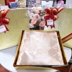 ผ้าแพรขนาด 5 ฟุตแพคเกจกล่องทอง(ตามรูป)