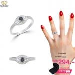 แหวนเพชรcz ประดับเพชร CZ แหวนฉลุทรงมาร์คีย์ ประดับพลอยกลมเหลี่ยมเกสรสีดำ ล้อมรอบเพชรกลมขาว ดีไซน์สวยเพิ่มความโดดเด่นให้กับเรียวนิ้ว ให้ลุคของคุณดูสง่า