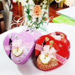 กล่องโลหะหัวใจ (ใหญ่) ลายบ่าวสาว