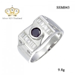 แหวนพลอยผู้ชาย ประดับเพชรCZ ดีไซน์เรียบหรูคลาสสิค สะท้อนแสงเป็นประกายระยิบระยับกันอย่างลงตัว เหมาะที่จะสวมใส่ติดนิ้วทุกโอกาส ส่งผลให้คุณผู้ชายโดดเด่นมีรสนิยม