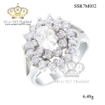 แหวนเพชรcz ประดับเพชร CZ แหวนดอกไม้ ช่วงบ่าฉลุโปร่ง ดีไซน์ใหญ่อลังการ‬มีมิติโดดเด่นเกินหน้าเกินตาแบบเต็มนิ้วกันไปเลยงานโดดเด่นไม่เหมือนใคร สยบคนรอบข้างแบบชิวๆ