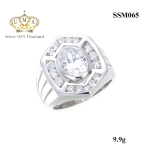 แหวนผู้ชาย ประดับเพชรCZ แหวนหน้าหกเหลี่ยม ฝังเพชรทรงไข่ ล้อมรอบฝังเพชรกลม บ่าฉลุร่อง แฝงไปด้วยความเท่ ดูเรียบหรู มีสง่าราศรี