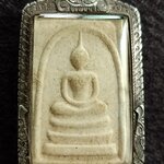 พระสมเด็จหลังยันต์ห้า หลวงปู่ทิม อิสริโก วัดละหารไร่ จ.ระยอง ฝังพลอยและจีวร เลี่ยมเงินแท้พร้อมใช้