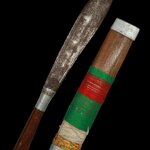 มีดหมอ ยุคต้น หลวงพ่อบุญมี อิสสโร วัดเขาสมอคอน ลพบุรี (พระครูอาทรสิกขกิจ) งานช่างหมอน้อย เขาบ้านหว้า (ช่างหลัก) ขนาด 13 นิ้ว ด้ามไม้ฝักไม้ สภาพบ้านๆเดิมๆ บูชาติดบ้านติดเรือนคุ้มภัย ป้องกันสิ่งไม่ดีสิ่งที่มองไม่เห็น เป็นศิริมงคลแก่ผู้อยู่อาศัย