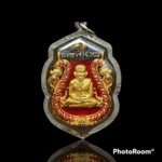 เหรียญเสมาหลวงปู่ทวด วัดช้างไห้ พ่อท่านเขียว วัดห้วยเงาะ เนื้อโลหะชุบทองลงยา หลังฝังตะกรุดทองคำ เลขสวย๙๑๑ เลี่ยมเงินพร้อมใช้