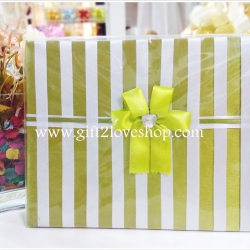 สมุดอวยพรแบบผ้าไหมลายริ้วเขียวมะนาว-ขาว