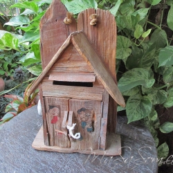 ตู้จดหมายไม้เก่า