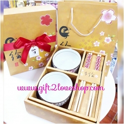 ชุดชามตะเกียบรับไหว้ กล่องสีน้ำตาล-ทอง