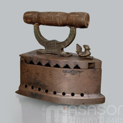 เตารีดทองเหลืองโบราณ