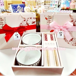 ชุดชามตะเกียบรับไหว้ สีชมพูลายปลาคราฟ